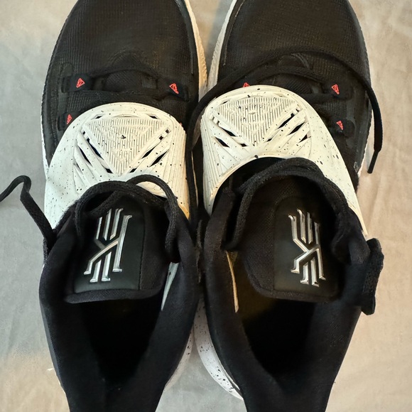 Nike Kyrie 3 Team Low Black White ! SOLID SHOES! For the collectors. - Picture 8 of 16